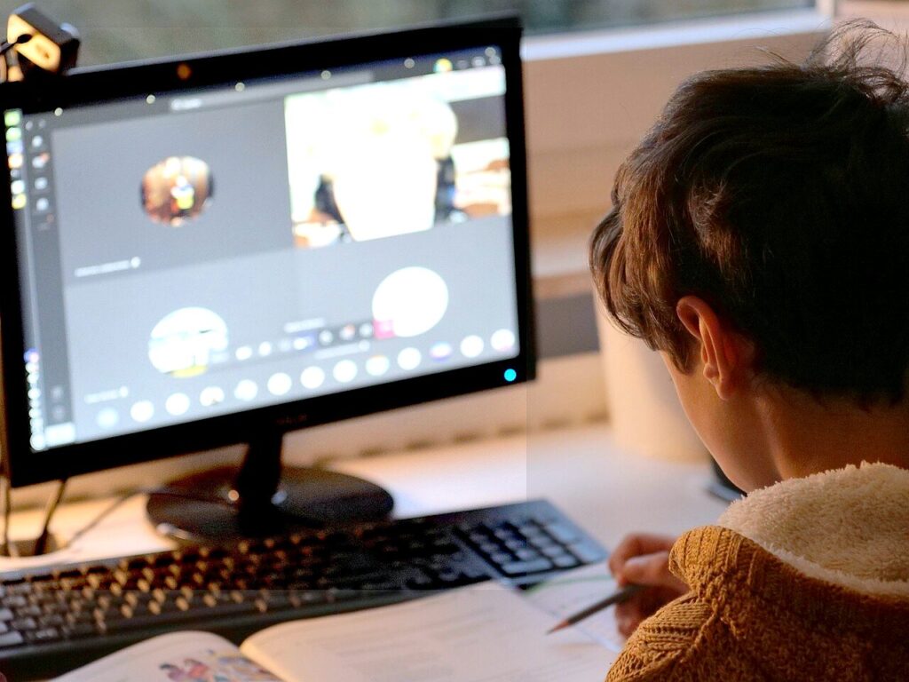 كم يدوم انتباه طفلك؟ مدة النشاط المناسبة لكل عمر