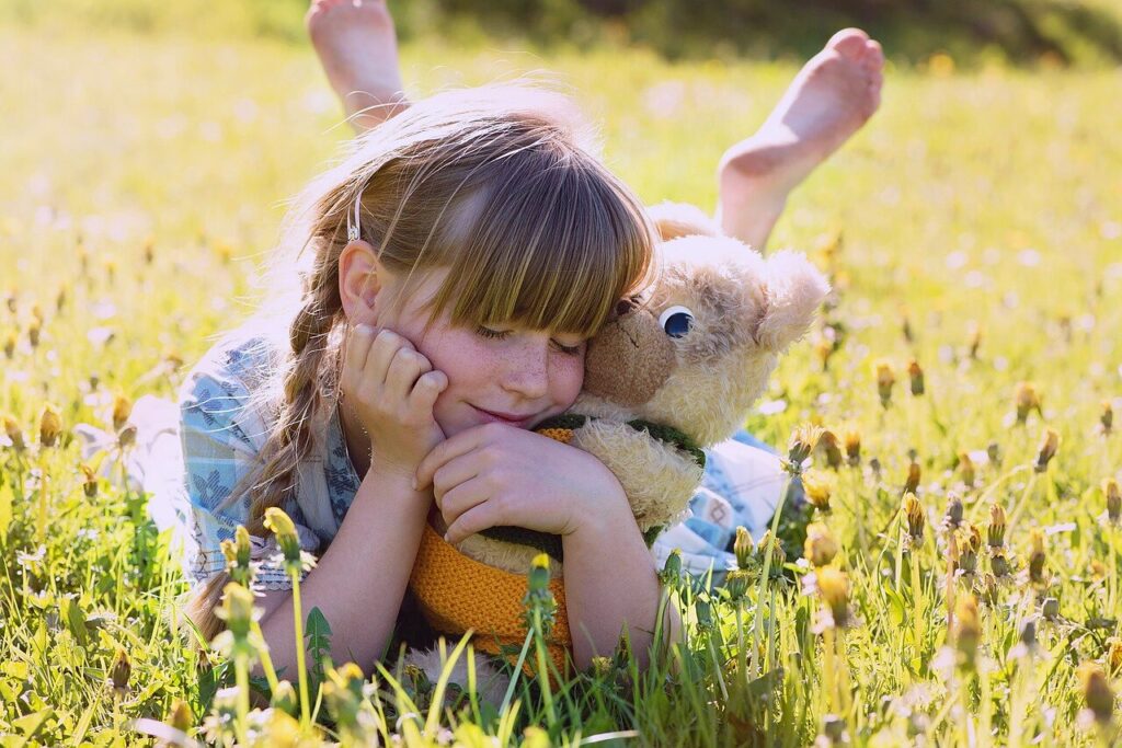 كيف أعرف أن العربية التي يسمعها طفلي سليمة؟ دليلٌ عملي