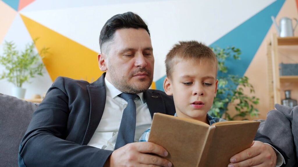 أقرانه أسرع: متى تقلق فعلاً؟